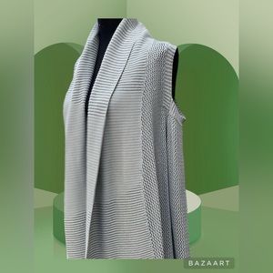 NENE
NENE LEAKES
Size L women 
sweater 
RN# 77025
60% Cotton 
40% RAYON